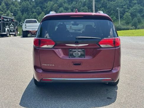 Used 2020 Chrysler Pacifica Touring-L Plus w/ Tire & Wheel Group FWD image 7