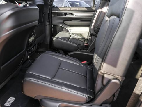 New 2026 Jeep Grand Wagoneer Limited w/ Premium Group II AWD/4WD image 17
