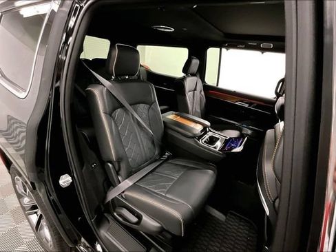 Used 2024 Jeep Grand Wagoneer Series III AWD/4WD image 26