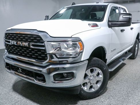 Used 2024 RAM 2500 Big Horn AWD/4WD image 32
