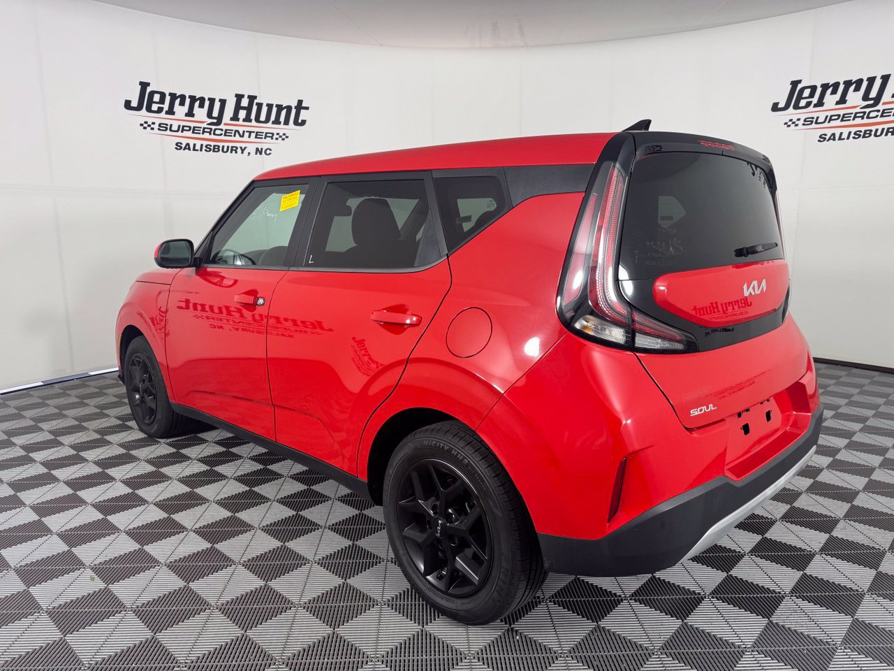 Used 2023 Kia Soul LX w/ Option Group 015 FWD image 9