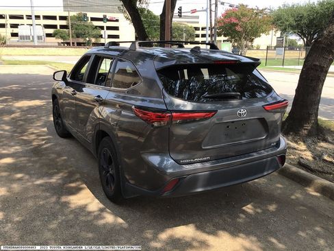 Used 2023 Toyota Highlander XLE FWD image 4