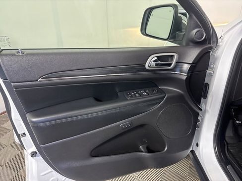 Used 2021 Jeep Grand Cherokee Limited image 9