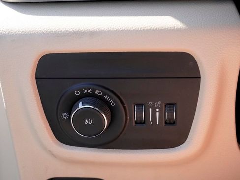 Used 2022 Jeep Grand Cherokee Limited AWD/4WD image 10