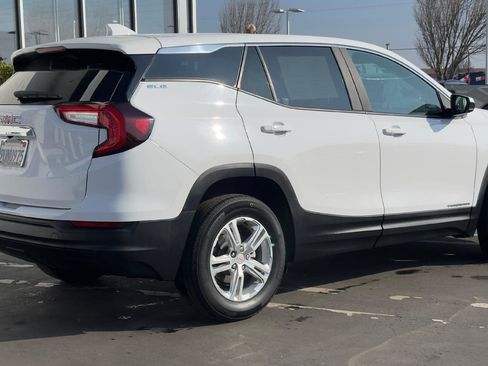 Used 2024 GMC Terrain SLE image 5
