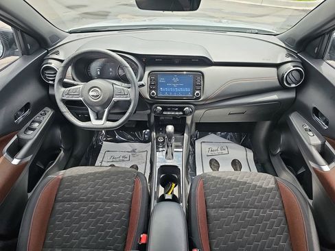 Used 2022 Nissan Kicks SR w/ Interior Electronics Package FWD image 17