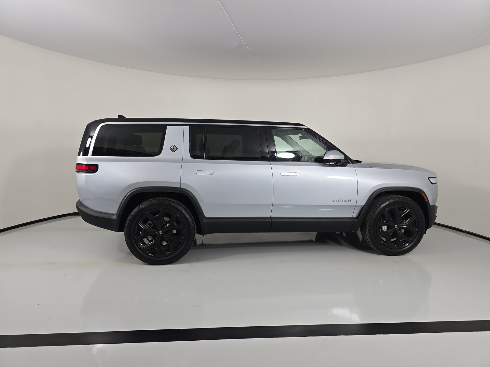 Used 2024 Rivian R1S Adventure Dual AWD/4WD image 6