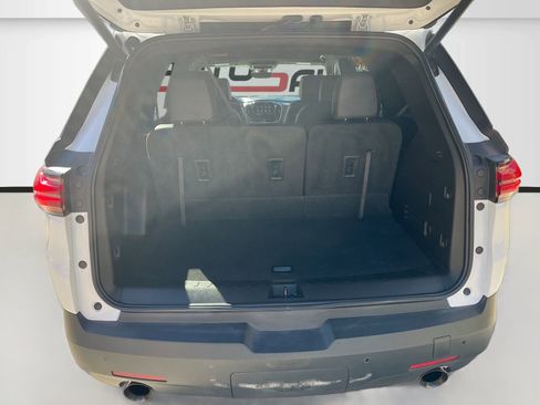 Used 2022 Chevrolet Traverse RS image 27