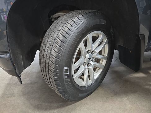 Used 2019 Chevrolet Silverado 1500 RST AWD/4WD image 32