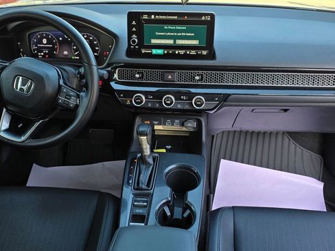 Used 2022 Honda Civic Touring image 9