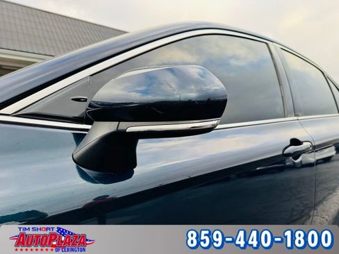 Used 2020 Toyota Camry XLE w/ Navigation Package image 18