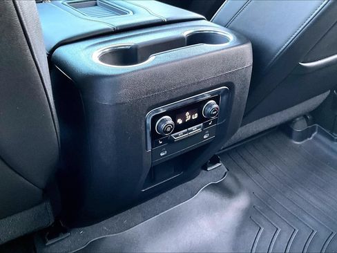 Used 2021 Chevrolet Tahoe Premier AWD/4WD image 25