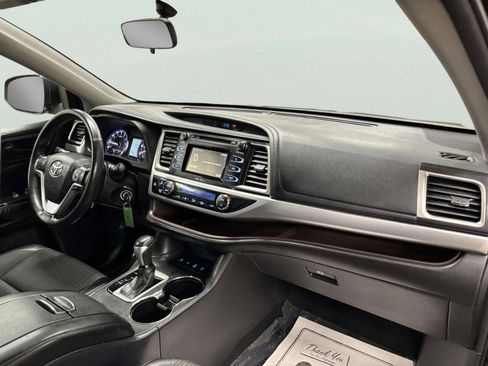 Used 2015 Toyota Highlander Plus AWD/4WD image 24