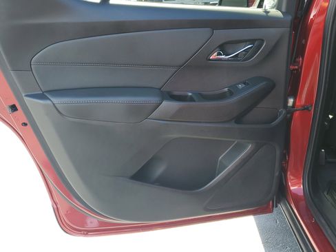 Used 2023 Chevrolet Traverse LT image 12