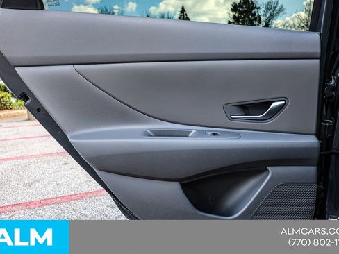 Used 2025 Hyundai Elantra SE FWD image 42