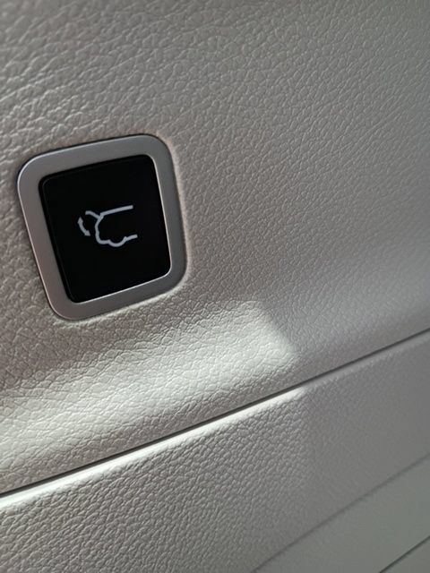 Used 2024 Chrysler Pacifica Limited FWD image 37