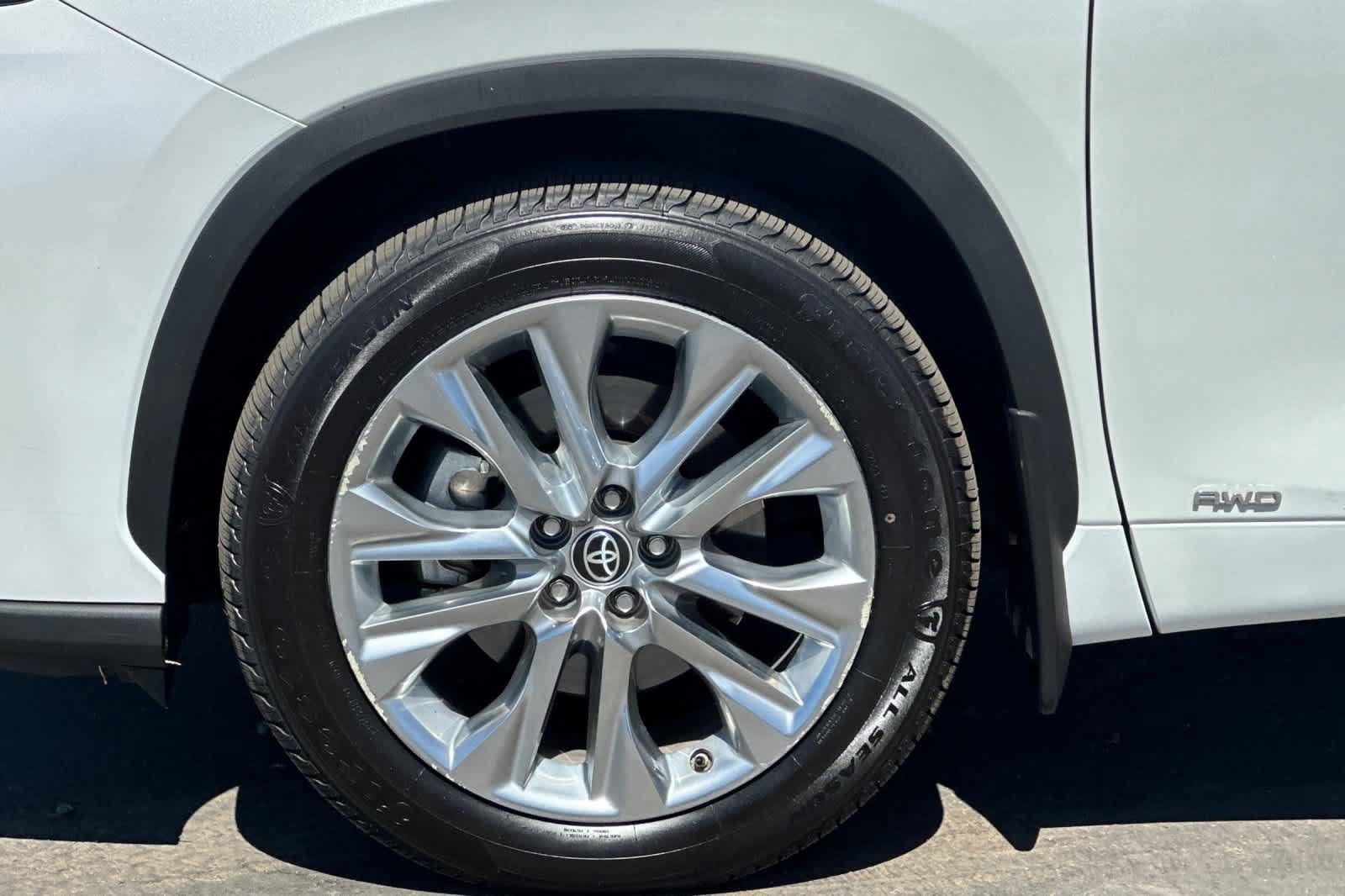 Used 2022 Toyota Highlander Limited AWD/4WD image 34