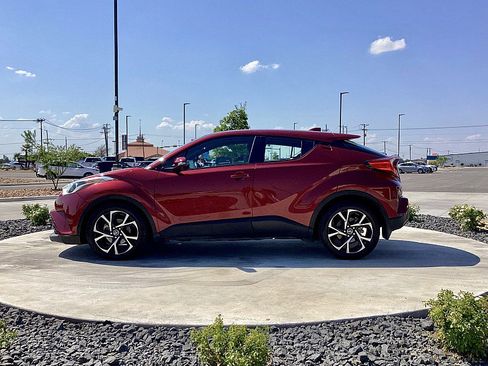 Used 2019 Toyota C-HR XLE image 8