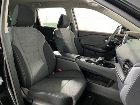 Used 2023 Nissan Rogue SV image 25