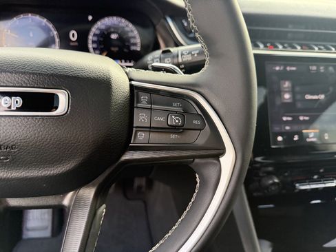 Used 2023 Jeep Grand Cherokee Altitude image 17