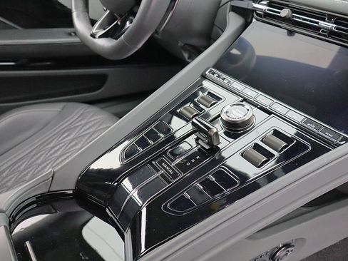 Used 2024 Aston Martin DB12 Coupe RWD image 33