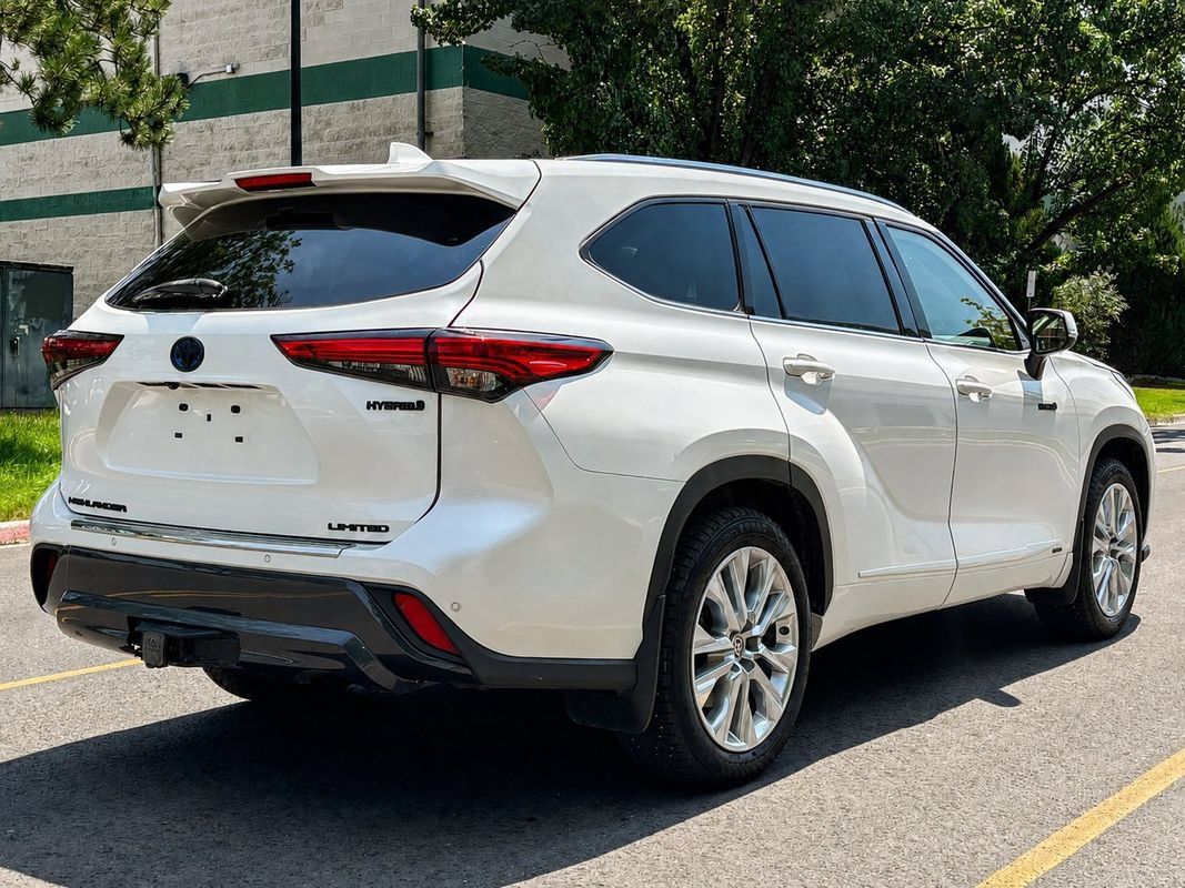 Used 2021 Toyota Highlander Limited AWD/4WD image 4