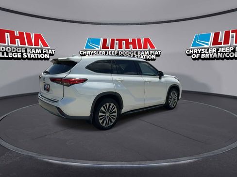 Used 2020 Toyota Highlander Platinum image 8