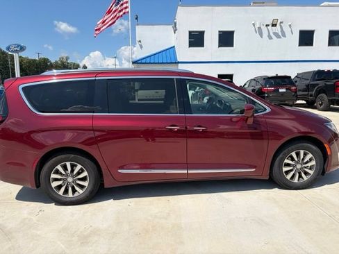 Used 2020 Chrysler Pacifica Touring-L Plus w/ Advanced Safetytec Group FWD image 46