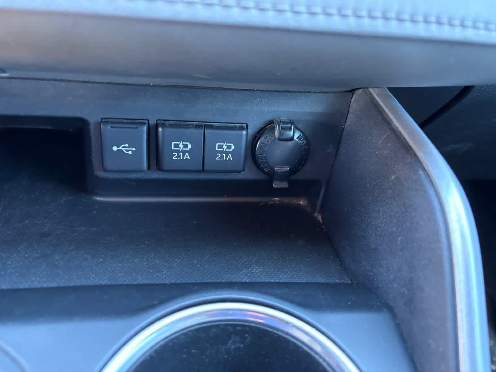 Used 2021 Toyota Highlander LE FWD image 21