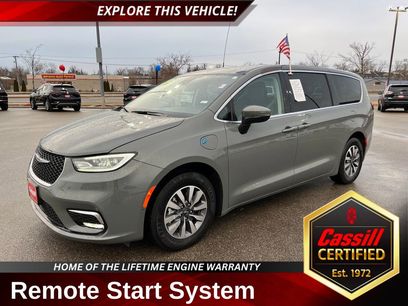 Used 2023 Chrysler Pacifica Touring-L