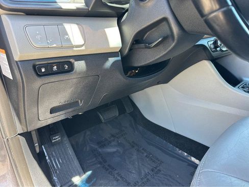 Used 2018 Kia Niro LX FWD image 30