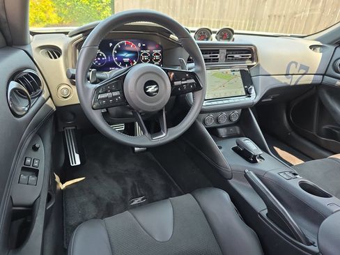 Used 2025 Nissan Z Performance w/ Floor Mat Package RWD image 11