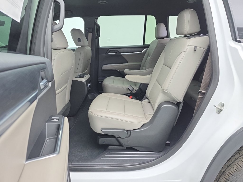 Used 2026 GMC Acadia Elevation w/ Elevation Premium Package AWD/4WD image 50