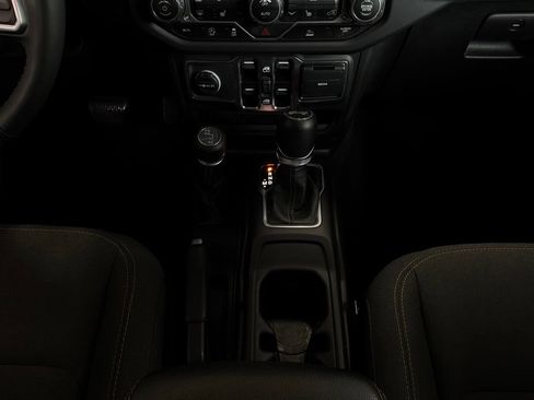 Used 2025 Jeep Wrangler Unlimited Sahara AWD/4WD image 14