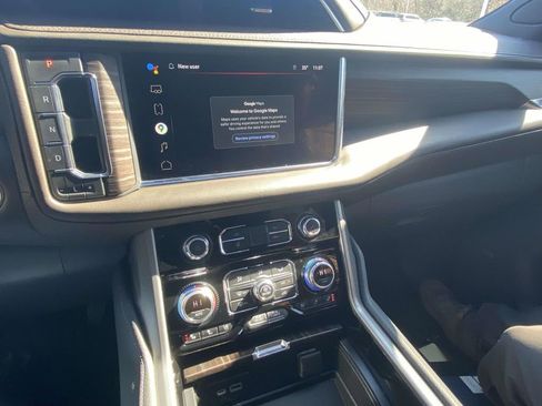 Used 2022 GMC Yukon XL Denali w/ Denali Premium Package image 23