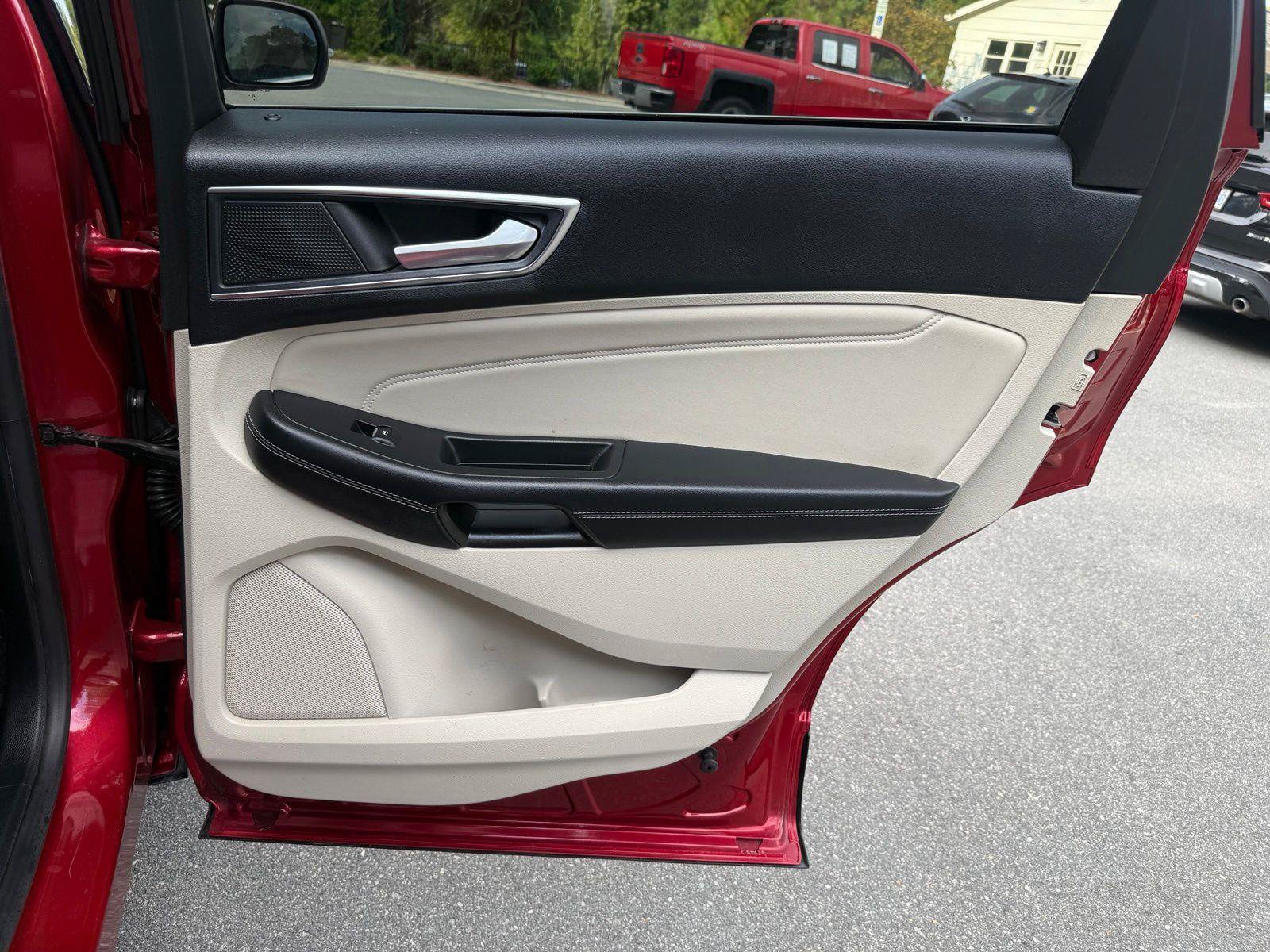 Used 2020 Ford Edge Titanium FWD image 26