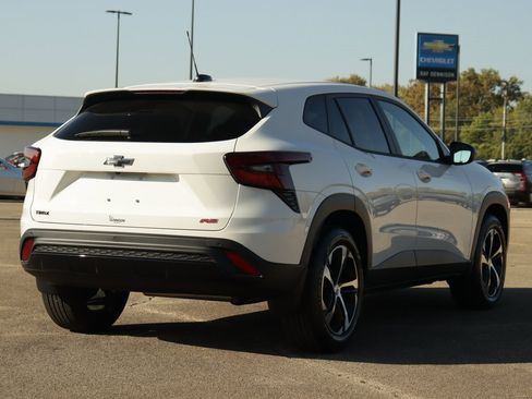 New 2025 Chevrolet Trax RS w/ Sunroof Package image 7