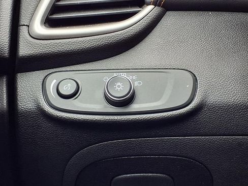 Used 2020 Chevrolet Trax LT w/ LT Convenience Package image 16