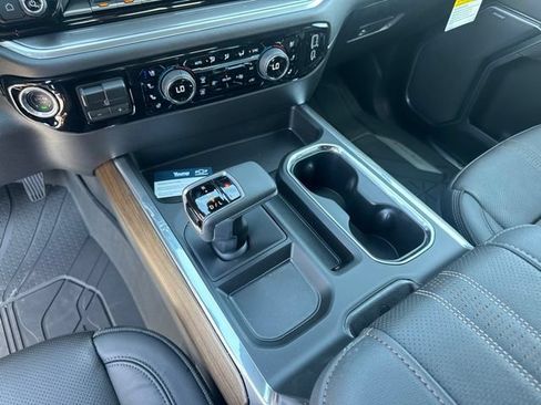 New 2026 Chevrolet Silverado 1500 High Country w/ High Country Premium Package AWD/4WD image 24