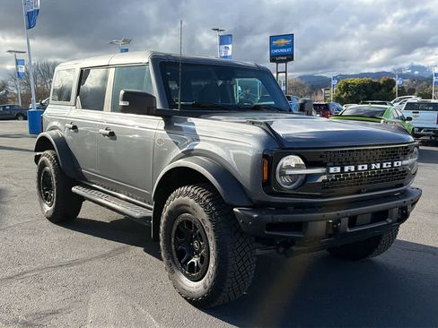 Used 2023 Ford Bronco Wildtrak image 3