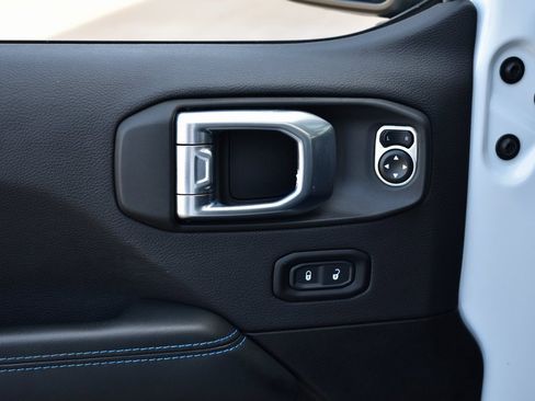 Used 2024 Jeep Wrangler High Altitude image 17