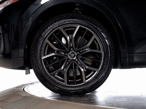 Used 2024 Maserati Levante GT Ultima image 12