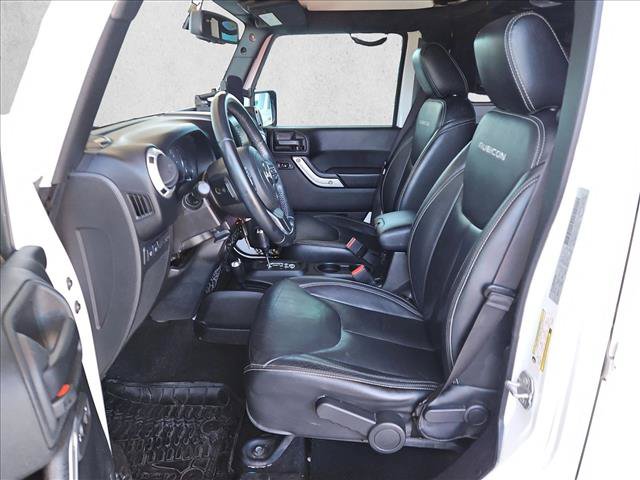 Used 2017 Jeep Wrangler Unlimited Rubicon w/ Connectivity Group AWD/4WD image 16