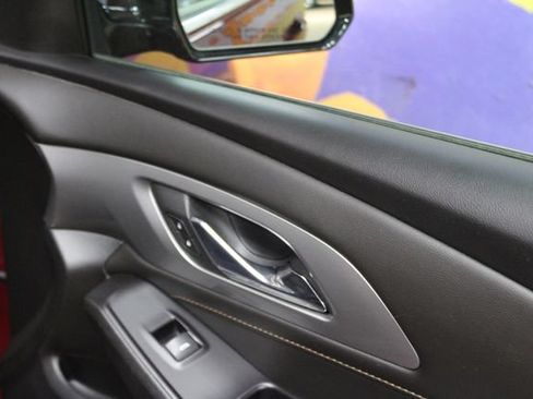 Used 2020 Chevrolet Traverse LT FWD image 11