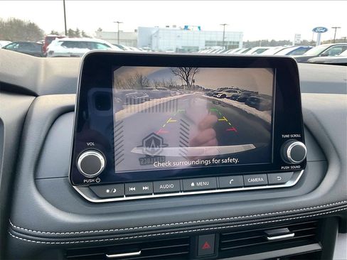 Used 2025 Nissan Rogue SV image 18