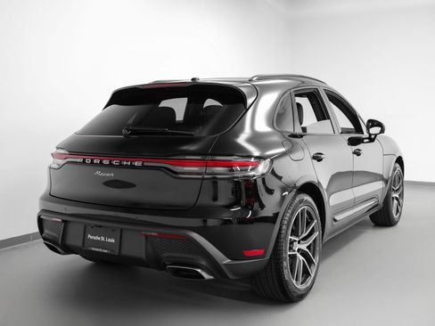 Certified 2025 Porsche Macan image 12