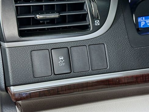 Used 2014 Toyota Camry XLE image 10