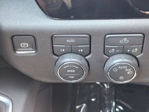 Certified 2026 Chevrolet Silverado 1500 LT AWD/4WD image 23
