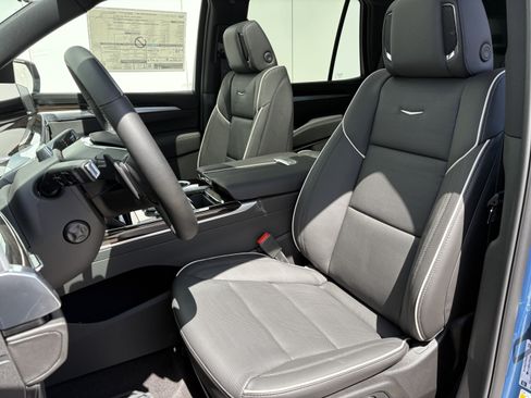 New 2026 Cadillac Escalade Luxury AWD/4WD image 12