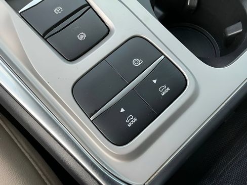 Used 2023 Ford Explorer XLT w/ Equipment Group 202A RWD image 37